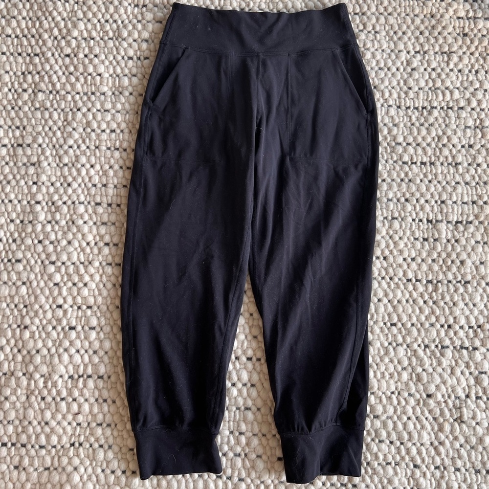 Lululemon / Size 6 / Align Jogger Crop